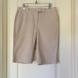 Talbots Stretch Bermuda Shorts Women’s Size 6 Beige White Pinstripe